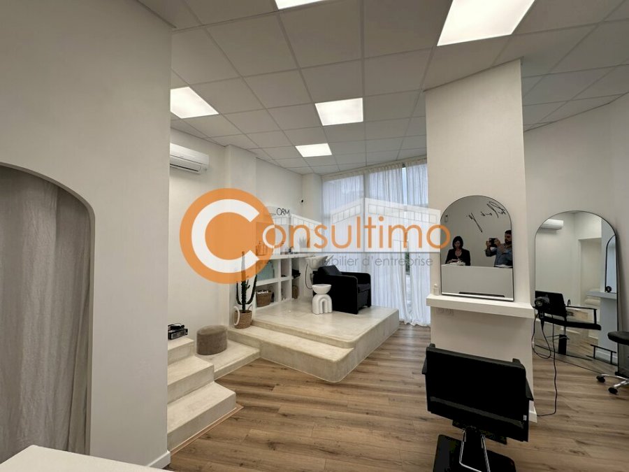 Local commercial à louer 49 m² - Carbon-Blanc
